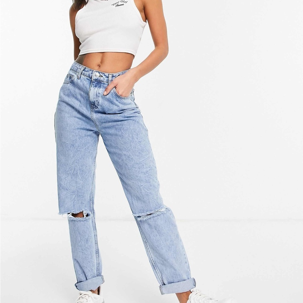 ASOS DESIGN High Rise Mom Jeans Light Blue Distressed Knee Rip 32/34